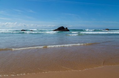 Portekiz, Algarve batı kıyısında güzel boş bir sahil.