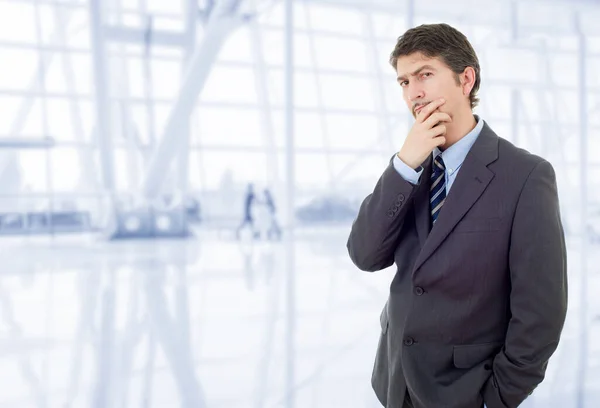 Joven Hombre Negocios Pensando Oficina — Foto de Stock