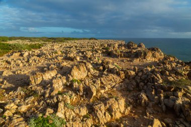Portekiz, Sagres yakınlarındaki Algarve Batı Sahili 'ndeki uçurumlar