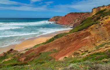 Portekiz, Algarve batı kıyısında güzel boş bir sahil.