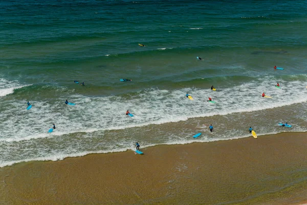 Vista Los Surfistas Playa Arena Cerca Del Pueblo Sagres Algarve — Foto de Stock