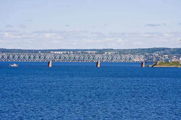 Puente ferroviario sobre el río Chusovaya, borde de Perm —  Fotos de Stock