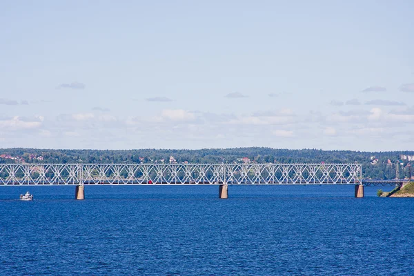 Puente ferroviario sobre el río Chusovaya, borde de Perm —  Fotos de Stock