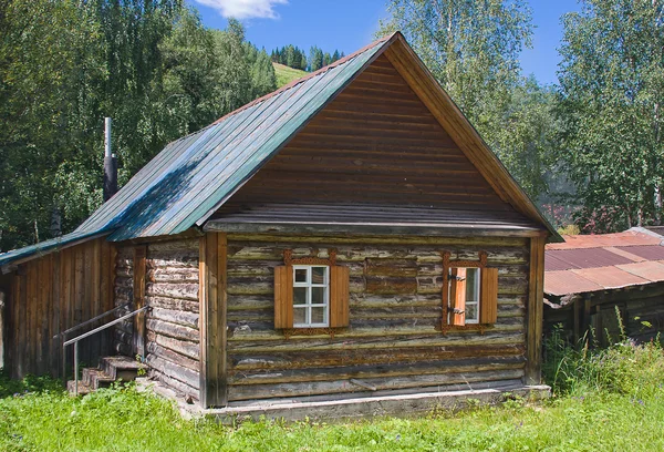 Casa di legno nel museo di storia del fiume di Chusovaya , — Foto Stock