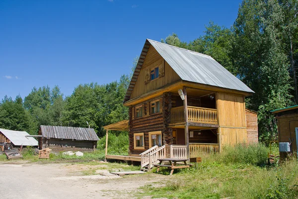 Maison en bois dans le musée d'histoire de la rivière de Chusovaya , — Photo