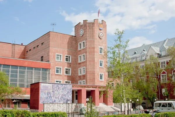 Parc sur le territoire de l'Université d'Etat, ville Perm, Russie — Photo