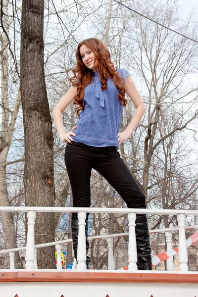 Beautiful woman on nature — Stock Photo, Image