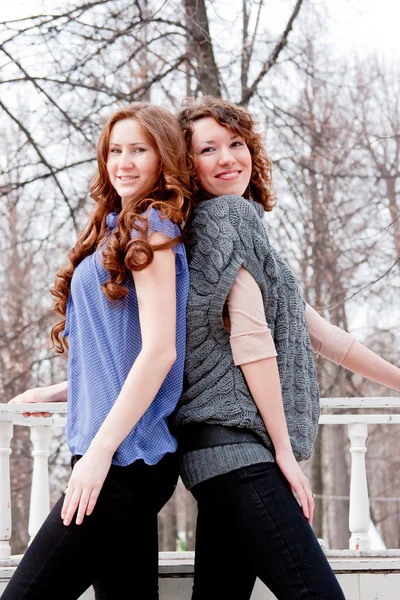 Two beautiful women in a park — Stock Photo, Image