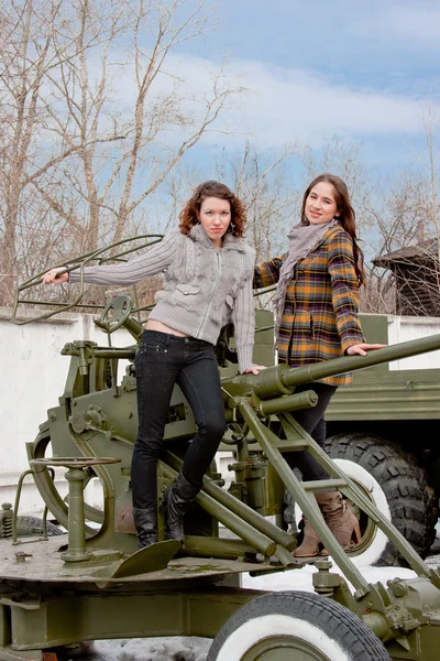 Two women at the Museum of Military Equipment — Stock Photo, Image
