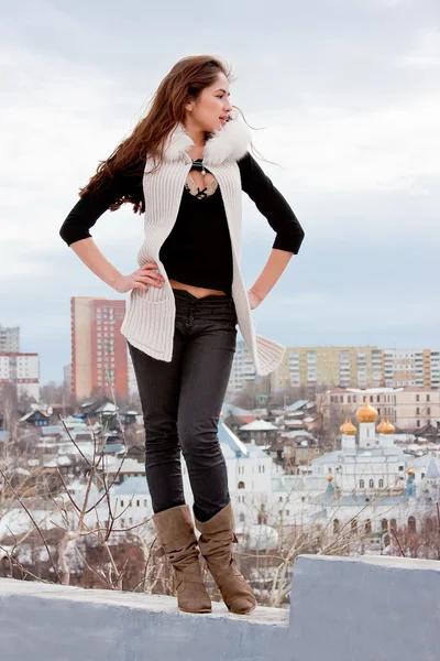 Femme en plein air dans le parc — Photo