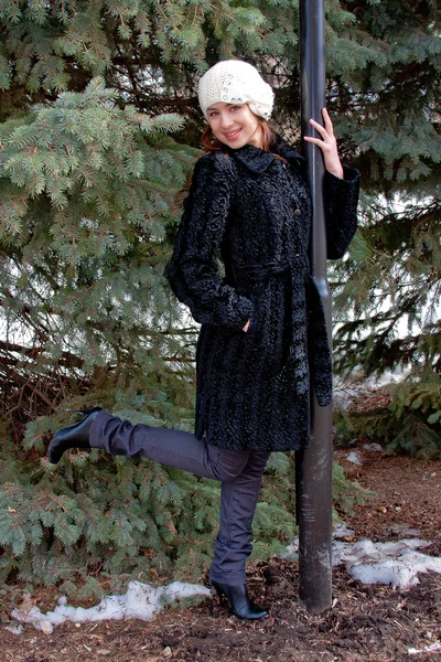 Woman about a decorative tree — Stock Photo, Image