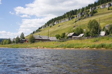 Yaz kırsal manzara nehir üzerinde