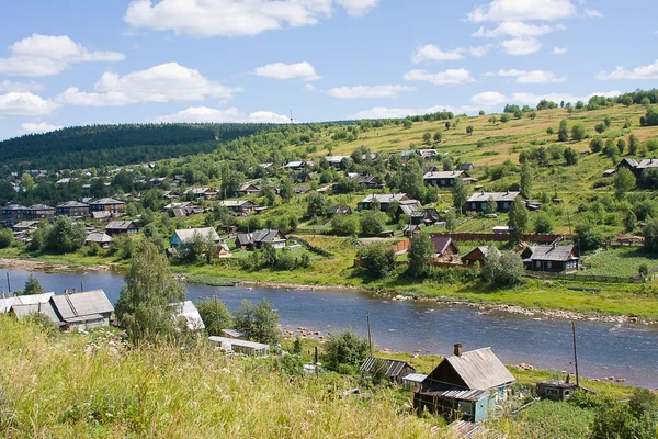 Paisaje rural de verano en el río — Foto de Stock