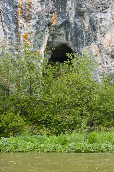 Cave in a rock — Stock Photo, Image