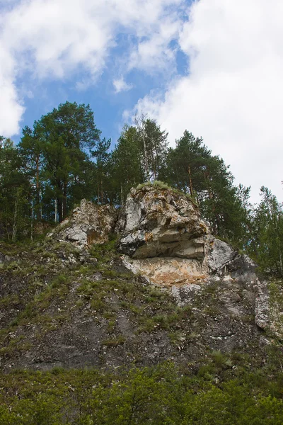 Bela rocha alta — Fotografia de Stock