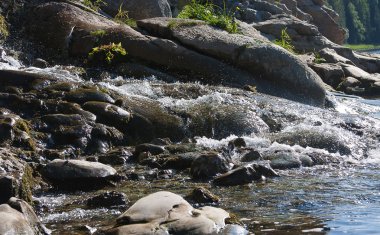 şelale üzerinde riversid