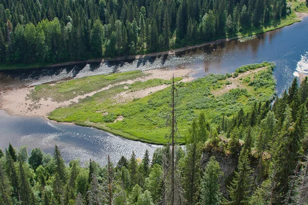 Natureza Ural no rio, borda de Perm, Rússia — Fotografia de Stock