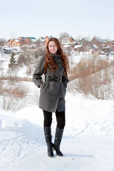 Woman on a background cottages in winter — Stock Photo, Image