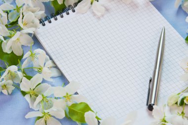 çiçekli apple dal ile güzel tasarımcı arka plan