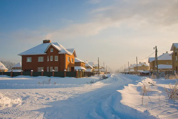 Neue moderne Ferienhäuser im Winter — Stockfoto