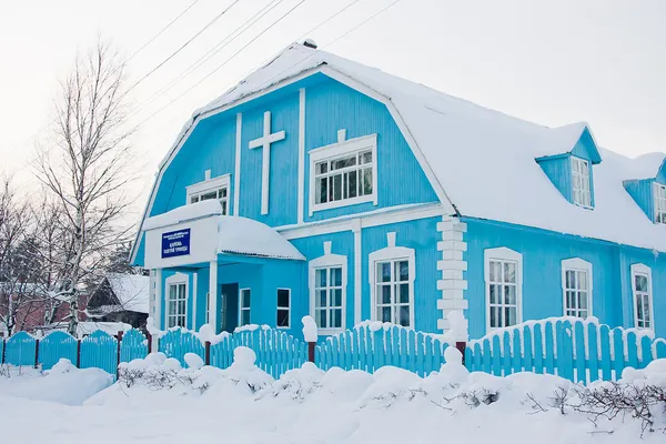 Holzkirche der Heiligen Dreifaltigkeit im Winter, Stadt Dauerwelle, Russland — Stockfoto