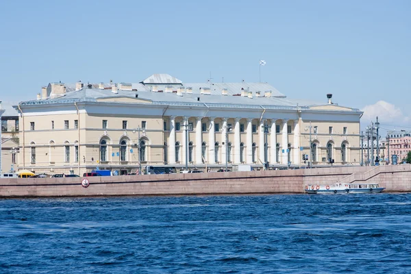 Uniwersytet nasyp, Sankt petersburg, Federacja Rosyjska — Zdjęcie stockowe