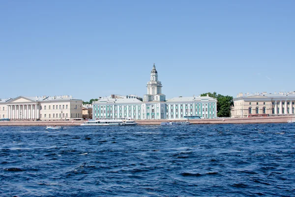 Universidad de Embankment, San Petersburgo, Rusia — Foto de Stock
