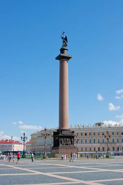 Alexandrův sloup na náměstí manéž, město st. petersbur — Stock fotografie