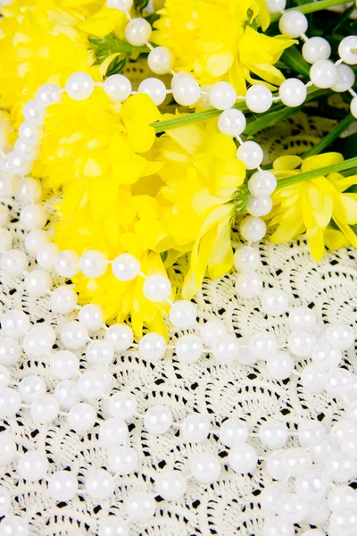 Yellow chrysanthemums and beads are pearls — Stock Photo, Image
