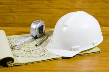 kask, rulet ve proje dokümantasyonu gözlük