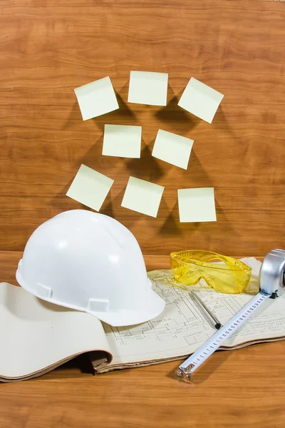 Helmet on project documentation and sticky sheets of paper — Stock Photo, Image