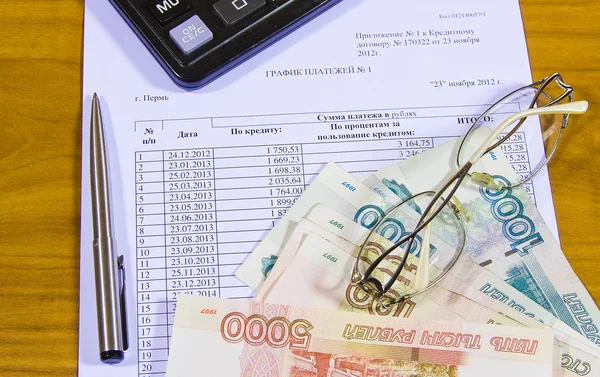 Naturaleza muerta del negocio con la carta de pagos en un crédito —  Fotos de Stock