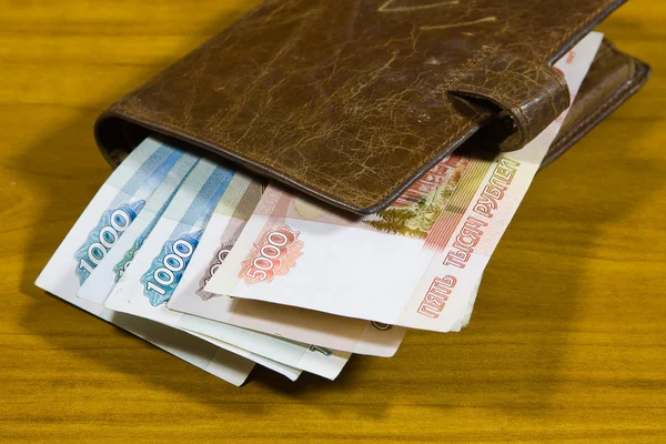 Кошелек и российские деньги — стоковое фото