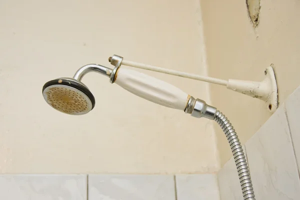 バスルームに古いシャワー — ストック写真