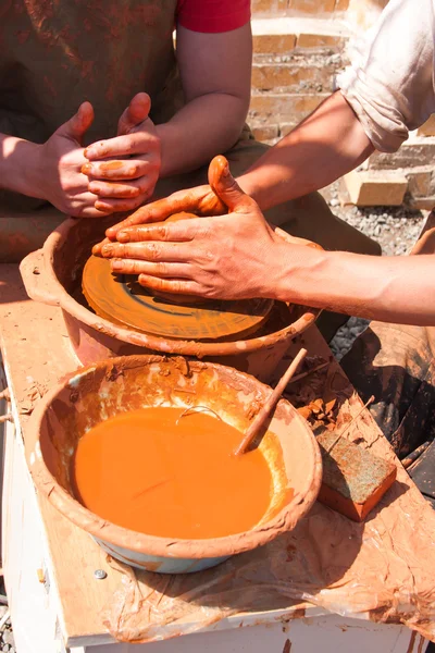 Hands of potter at work — Stock Photo, Image