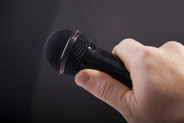 Con microfono in mano — Foto Stock