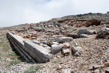 Antik zeus tapınağının kalıntıları.