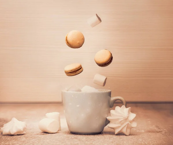 Levitation Macarons Marshmallow Retro Picture Morning Coffee Dessert Stockbild