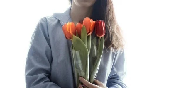 Girl Men Blue Shirt Holds Bouquet Tulip Flowers White Background lizenzfreie Stockfotos