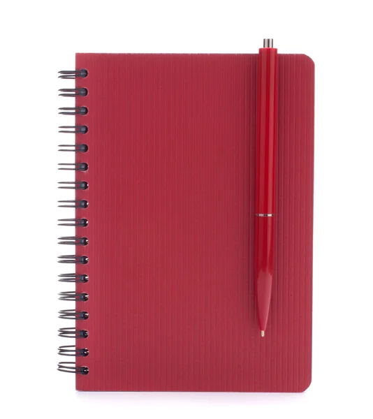 Cuaderno rojo con pluma — Foto de Stock