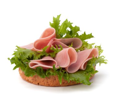 sebze ve tütsülenmiş jambon ile sağlıklı sandviç