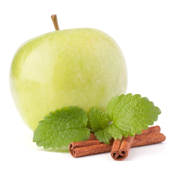Green apple, cinnamon sticks and mint leaves still life — Stock Photo, Image