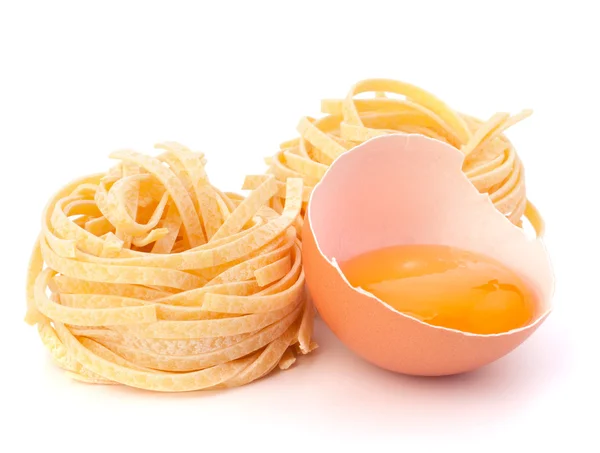 Italiaanse pasta tagliatelle nest — Stockfoto