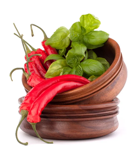 Warme rode chili of Chili peper in houten kommen stapel — Stockfoto