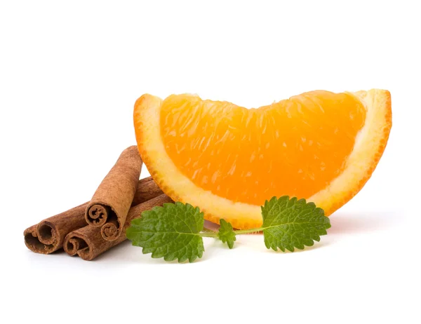 Orange fruit segment, cinnamon sticks and mint. Hot drinks ingre — Stock Photo, Image