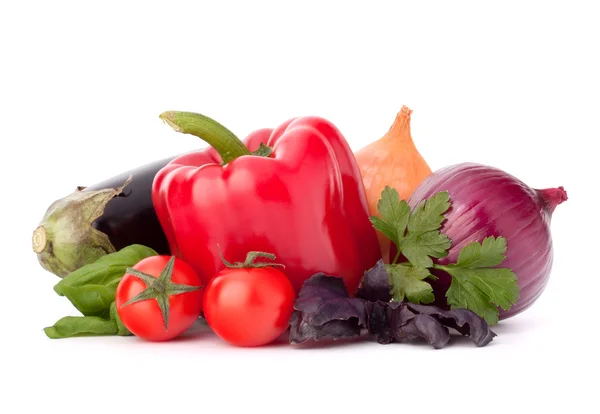 Paprika, lök, tomat, aubergine och basilika lämnar fortfarande l — Stockfoto