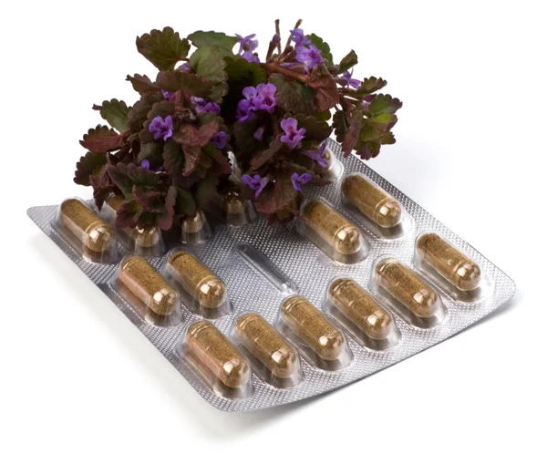 Bitkisel ilaçlar beyaz arka planda izole edilmiş — Stok fotoğraf