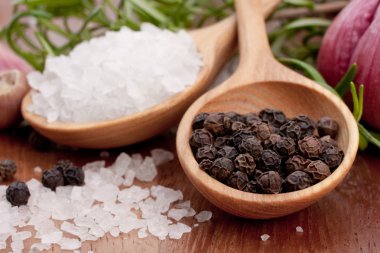 taze ot ve tuz kaşık