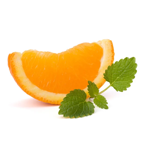 Segmento de fruta naranja y hoja de menta cítrica —  Fotos de Stock