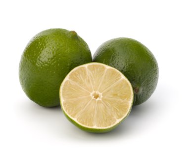 beyaz arkaplanda izole kireç